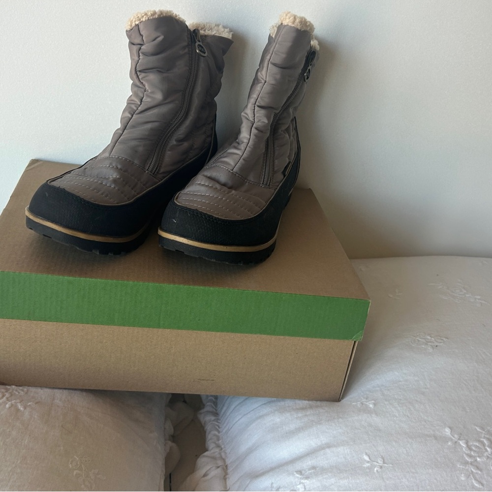 JBU Taupe and Black Snowbird Boots